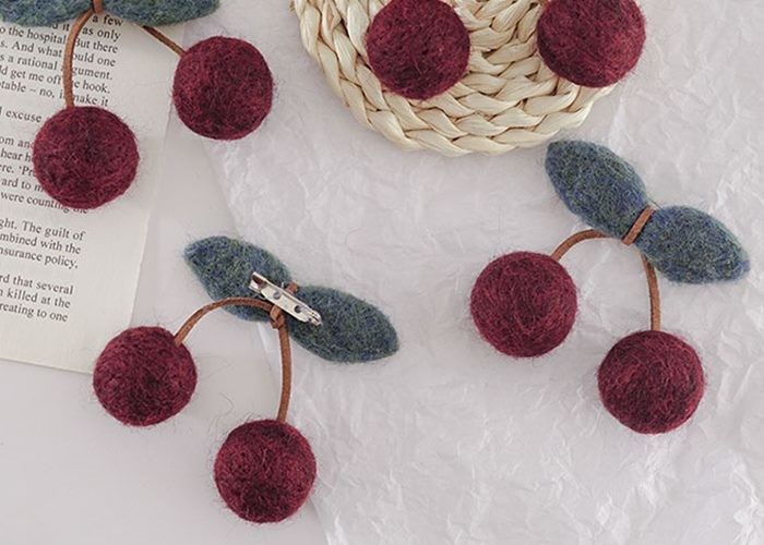 Handmade Wool Felt Balls Red Cherry Pattern Length 7 Cm EN71 Certificate